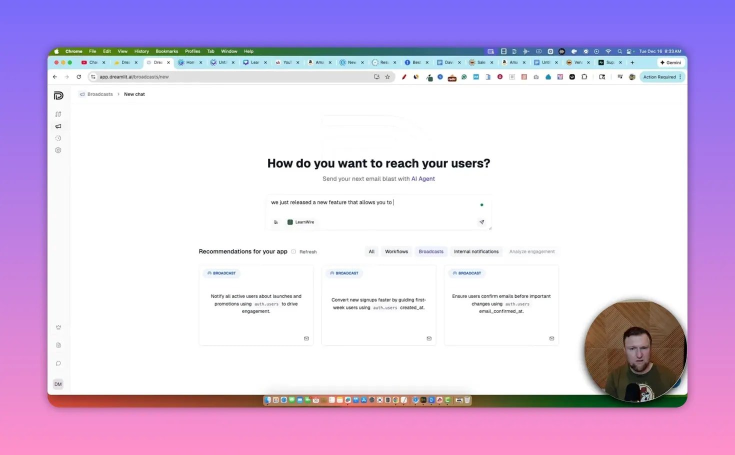 مُلحّن بثّ Dreamlit مع إعلان مميز مكتوب في مربع التوجيه الخاص بالذكاء الاصطناعي وبطاقات التوصيات ظاهرة أدناه.